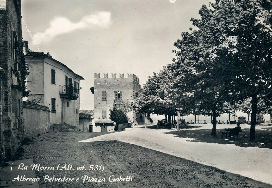 ALBERGO BELVEDERE E PIAZZA GABETTI (ATTUALE PIAZZA CASTELLO)
