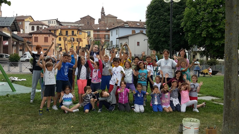 Laboratorio di pittura al parco giochi Don Rubino di La Morra - i