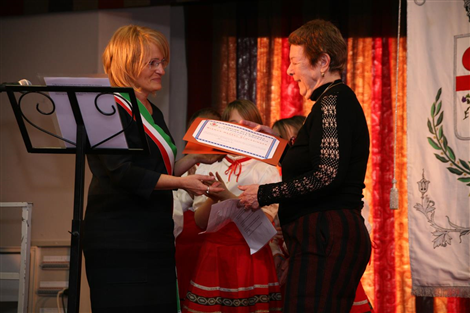 Conferimento della cittadinanza onoraria di La Morra a Bianca Schlesinger. Bianca Schlesinger e il Sindaco Marialuisa Ascheri -
 Alice Ferrero image