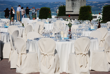 CENA SOTTO LE STELLE SUL BELVEDERE DI LA MORRA