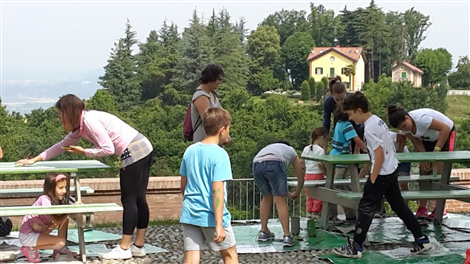 Laboratorio di pittura al parco giochi Don Rubino di La Morra