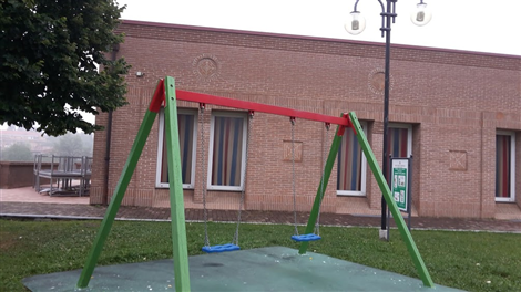 L'altalena dipinta con i colori di Kipar
