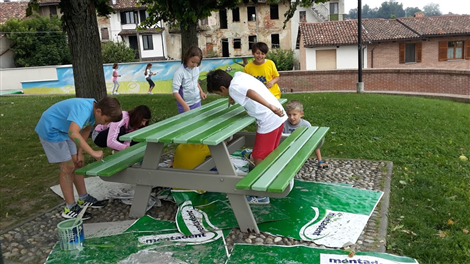 Laboratorio di pittura al parco giochi Don Rubino di La Morra