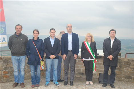 IL CONSIGLIERE PAOLO BOFFA, L'ASSESSORE ROSA OBERTO, IL VICE SINDACO MATTEO ELLENA, L'ASSESSORE REGIONALE ALBERTO VALMAGGIA, IL SINDACO MARIALUISA ASCHERI, IL DIRETTORE PAESAGGI VITIVINICOLI ROBERTO CERRATO