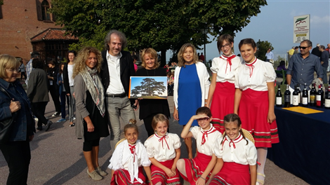 La Sindaca Marilauisa Ascheri, il fotografo UNESCO Valerio  Li Vigni, la Presidente Clune UNESCO di La Morra Rosanna Boglietti e le Lamorresine